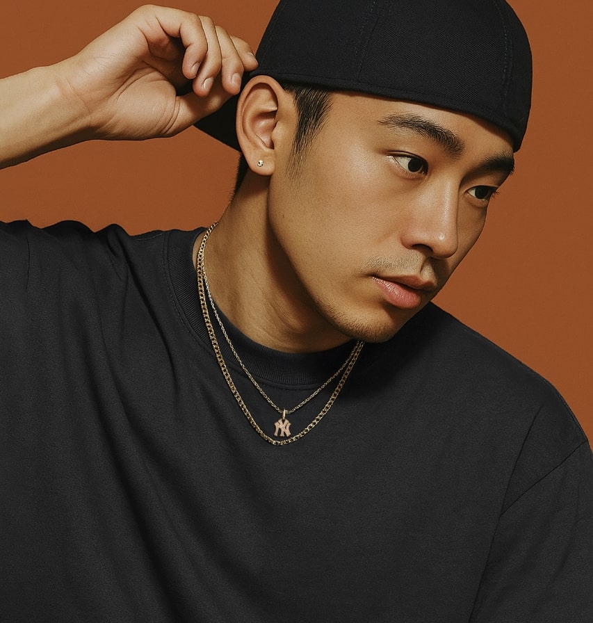 ALPHA putite MLBモデルを身につけた男性の画像