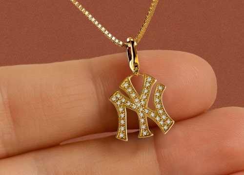 ヤンキースモデルのアップ着用画像