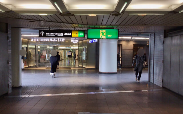 There are Hilton Plaza East and Hilton Osaka, so please turn left here.